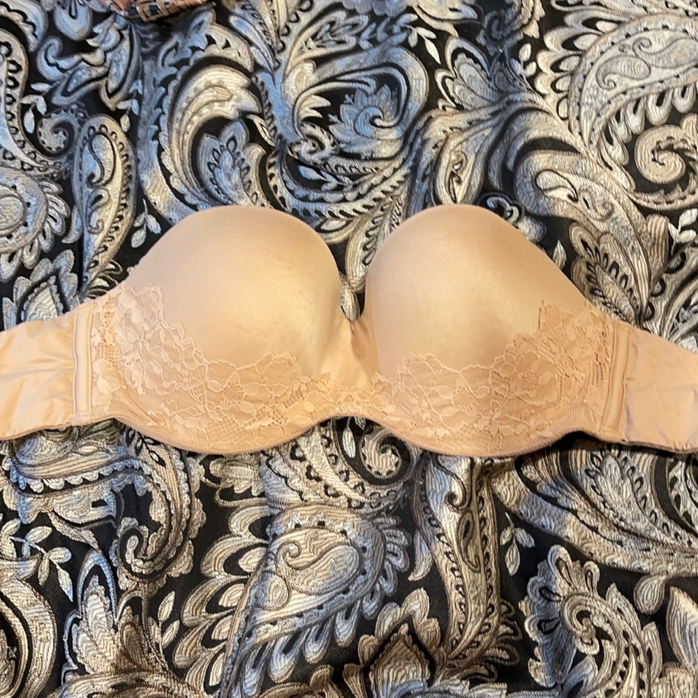 Victoria’s Secret body strapless bra nude 34DD